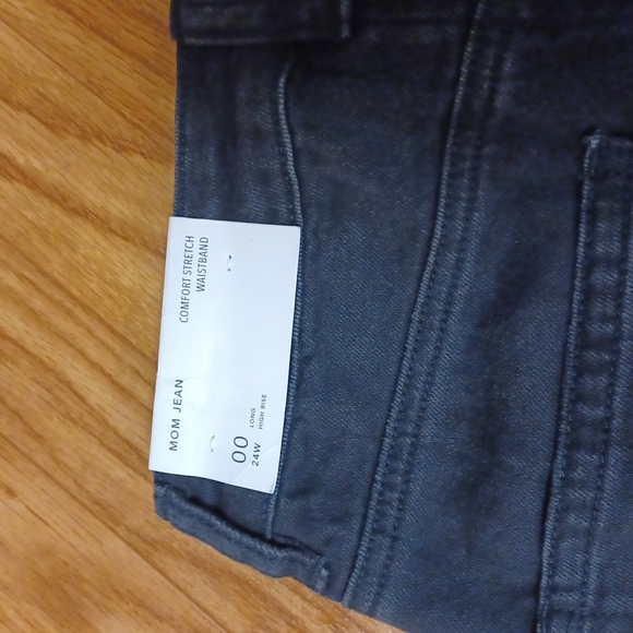 NWT American Eagle Black Distressed Mom Jeans - Picture 4 of 13
